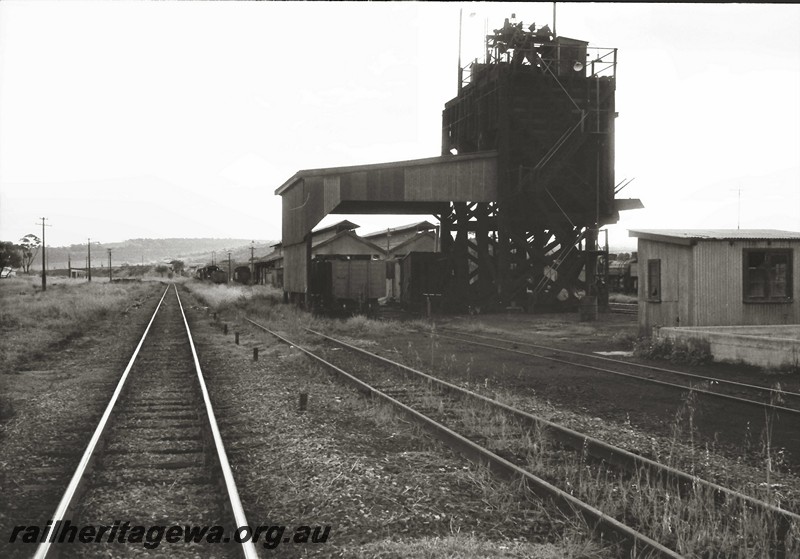 P14026
Coal stage with the unloading shed, Northam loco depot, ER line, end and rear side view.
