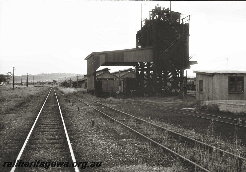 P14026
Coal stage with the unloading shed, Northam loco depot, ER line, end and rear side view.
