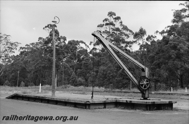 P14028
Loading platform, platform crane with the hook tethered to a ring on the platform, goose neck lamp with the pole located on the platform, Pemberton, PP line
