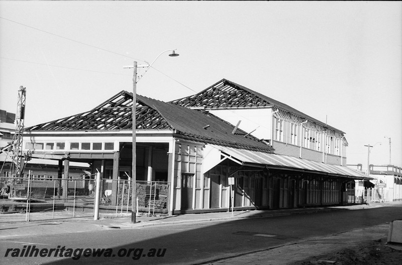 P14032
Parcels Office, Perth, end and streetside view, being demolished
