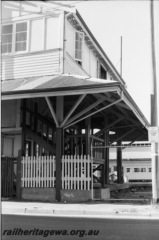 P14033
Parcels Office, Perth, view of the west end of the building, being demolished
