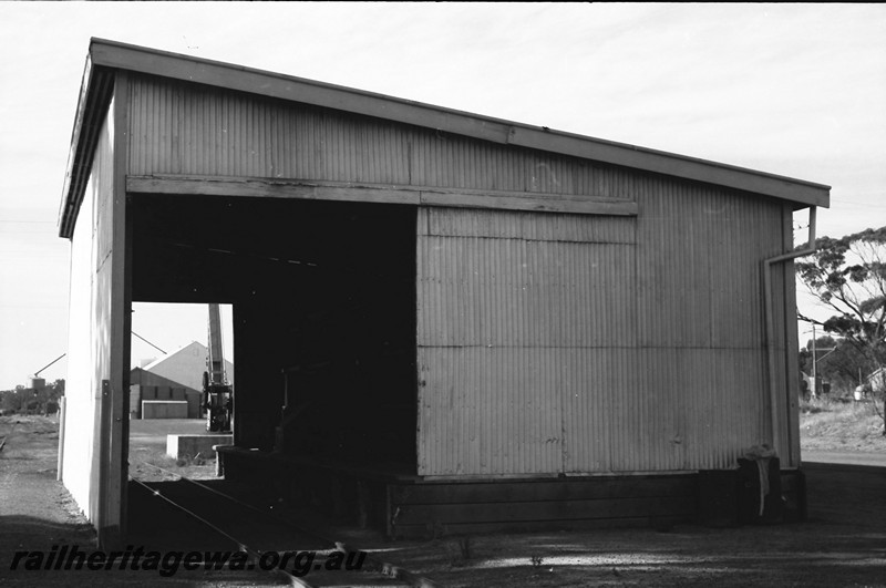 P14053
Goods shed, loading crane, wheat bin, Williams, BN line.
