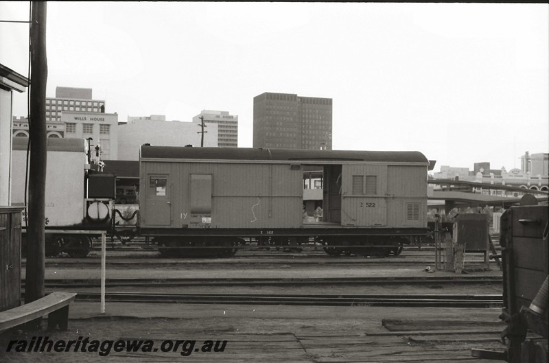 P14069
Z class 522 brakevan, side view.
