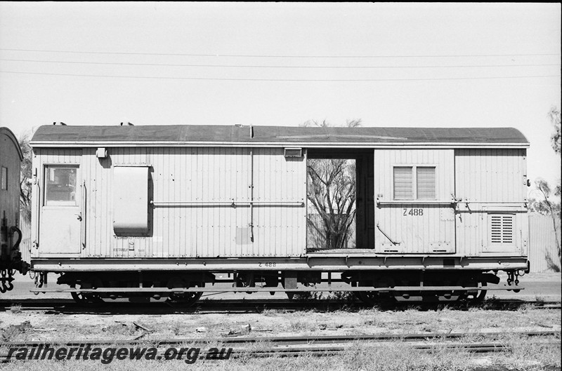 P14071
Z class 488 brakevan, side view.
