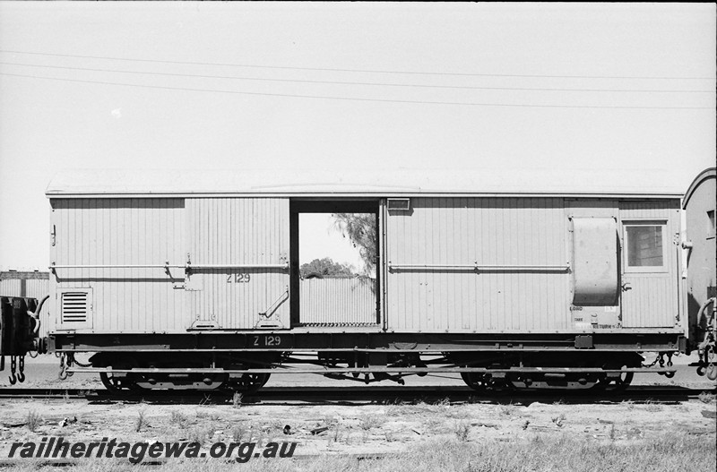 P14072
Z class 129 brakevan, side view.
