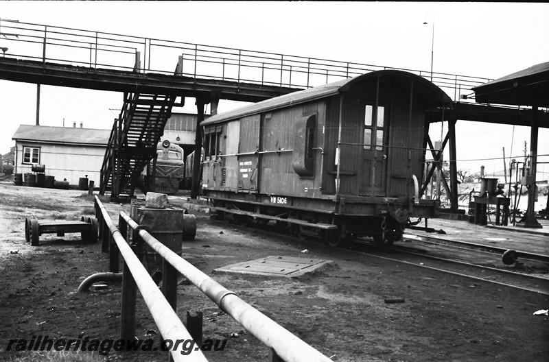 P14075
VW class 5106 workman's van, ex ZB class 210, side and end view showing end platform.
