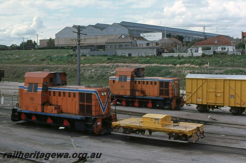 P14082
B class 1607, B class 1610, NS class 769 shunters float, DC class 22393, Leighton yard, view across the yard from the ocean side.
