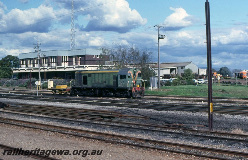 P14086
F class 46 in green livery, NS class shunters float, Midsig signalling building, Midland ER line.

