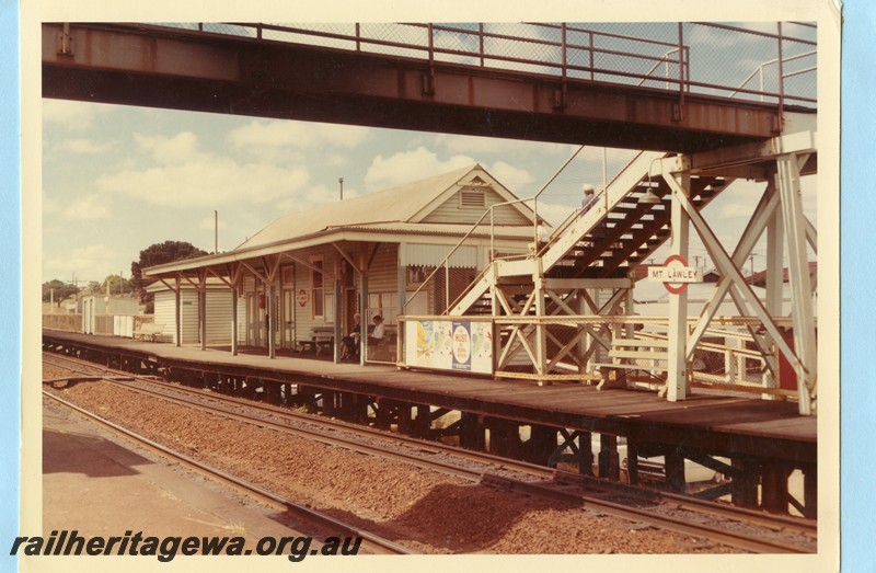 P14108
Station building, up line Mount Lawley, view looking towards Midland, showing part of footbridge, nameboard, wooden platform, ER line.
