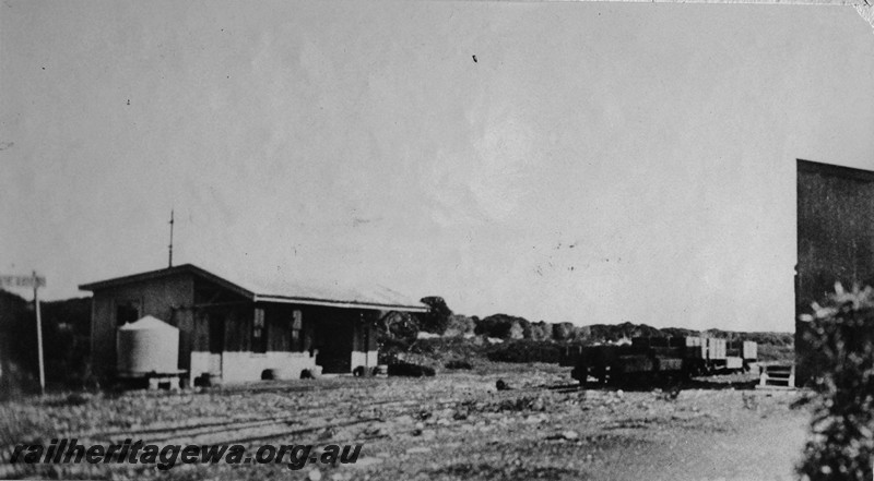 P14120
Station building, Hopetoun, HR line, end and trackside view
