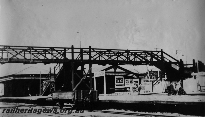 P14129
H class wagon, station building, footbridge, Bayswater, ER line, view across the line.
