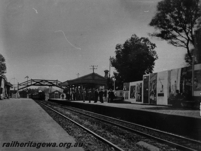 P14130
Station buildings, footbridge, West Leederville, ER line, passengers on the platform, train arriving from Subiaco
