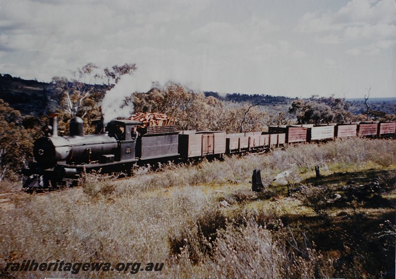 P14132
Millars loco G class 58 hauling a rake of empty wagons from Mundijong to Jarrahdale
