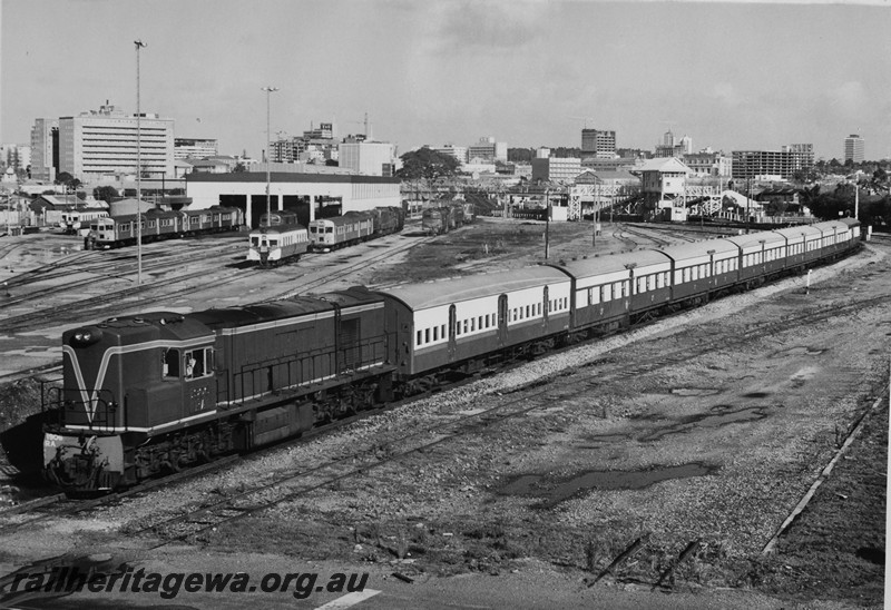 P14139
RA class 1908 heading the 