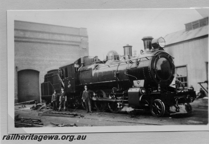 P14154
ESL class 334 with self trimming tender, Midland Workshops, side and front view.
