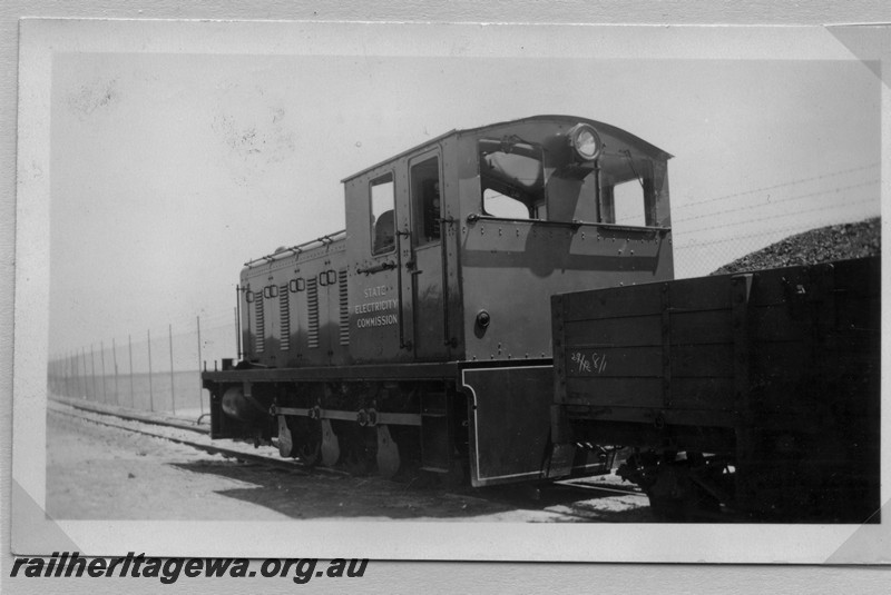 P14157
1 of 3 images of the SEC Drewry diesel shunting loco at the South Fremantle Power house, side and end view.
