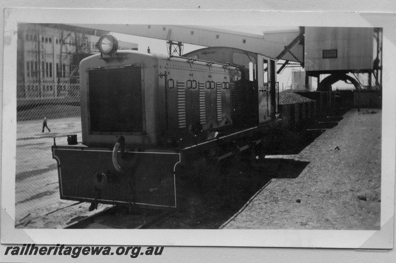 P14158
2 of 3 images of the SEC Drewry diesel shunting loco at the South Fremantle Power house, front and side view

