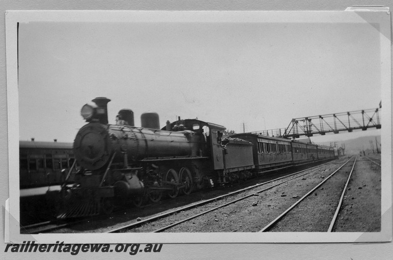 P14163
MRWA C class loco on MR passenger train, Midland Junction station view along the train.
