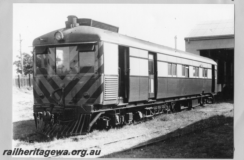 P14189
ASA class 445, in cream and green livery with black and gold chevrons on the front, boiler end and side view
