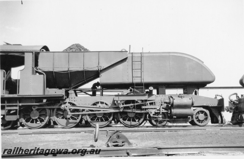 P14198
ASG class 45, Kalgoorlie loco depot, EGR line, side view of the bunker and rear tank.
