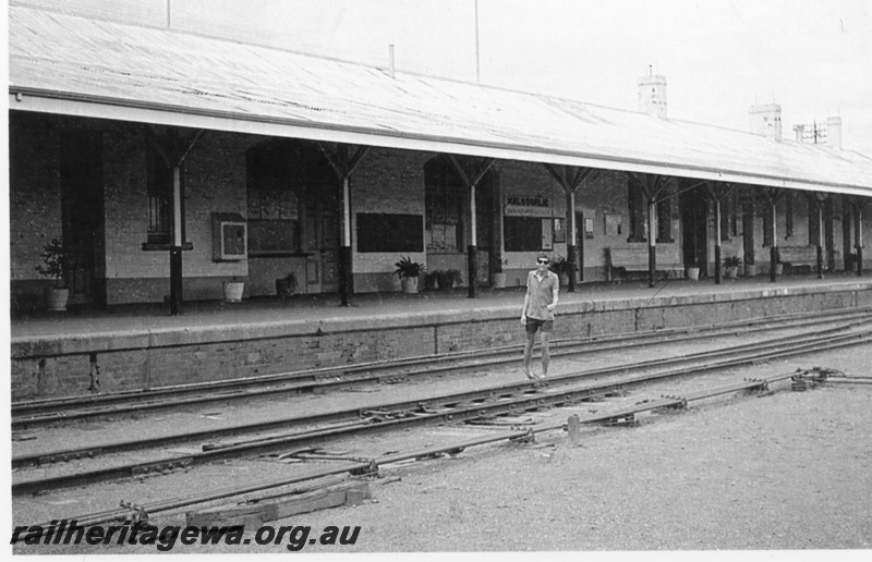 P14223
Station building, Kalgoorlie, EGR line, trackside view.
