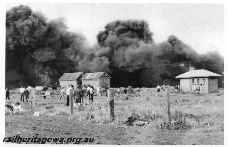 P14237
1 of 2 views of the fire that destroyed PR class 528 