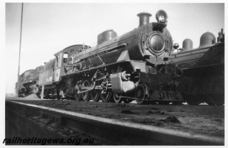 P14244
W class 912, first new W class loco to arrive in Kalgoorlie, EGR line, side and front view.
