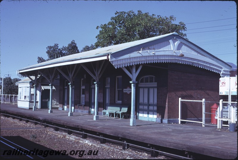 P14255
Station building, (formerly the parcels office), signal box on eastern end of main platform, Maylands, ER line.
