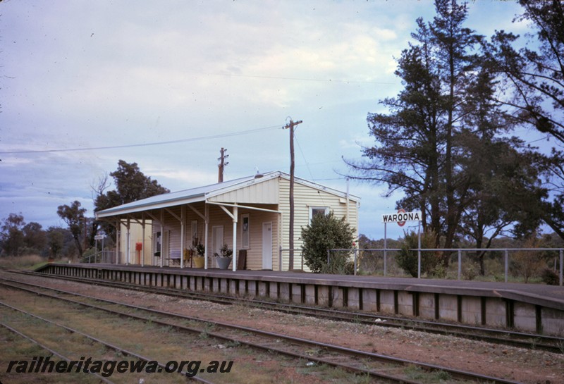 P14279
Station buildings, front and end view, nameboard, passenger platform, platform furniture, Waroona, SWR line.
