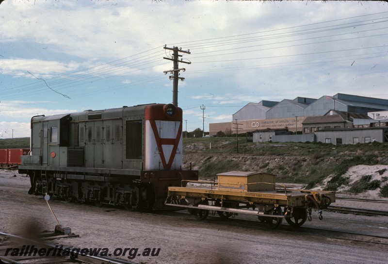 P14301
Y class 1114 diesel locomotive, shunters float NS class 4524, Leighton, ER line.
