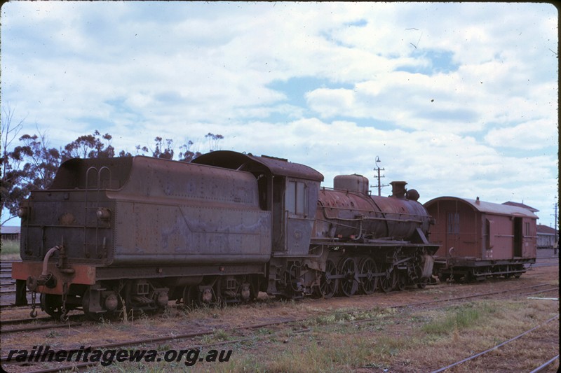 P14303
W class 907 steam locomotive, end and side view, Z class brakevan, end and side view, Brunswick, SWR line.
