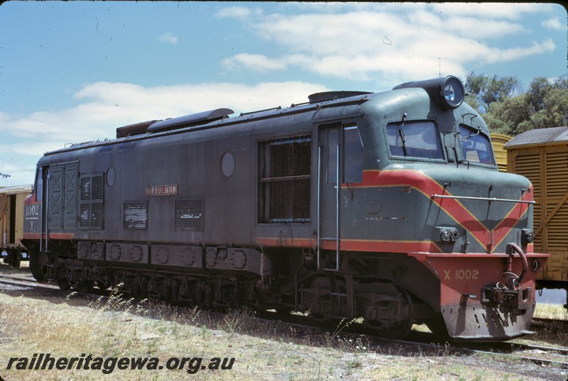 P14366
X class 1002 BIBBULMUN, side and front view, Busselton, BB line. 
