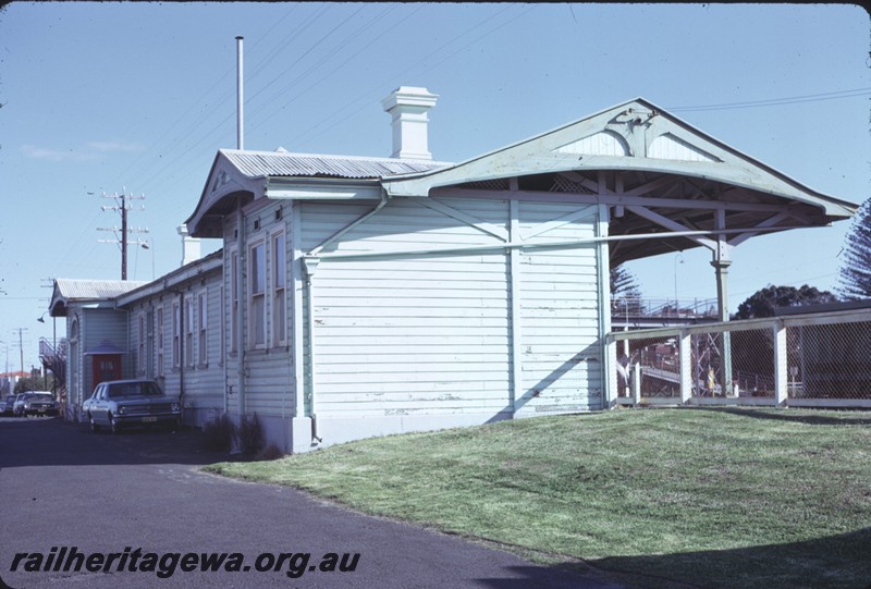 P14407
Station building, Cottesloe, streetside and end view
