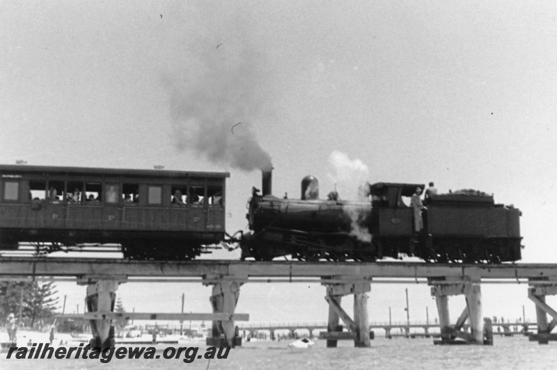 P14455
G class 233 hauling the Vintage Train onto the Busselton jetty, side view of the loco
