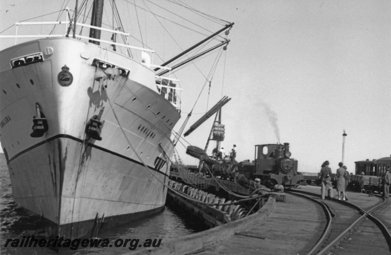 P14457
Jetty, Wyndham with the ship 