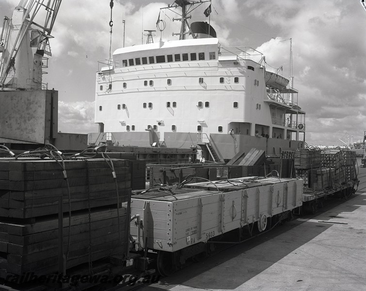 P14469
RA class 5603 bogie open wagon, Fremantle Harbour, loading sleepers for the UK
