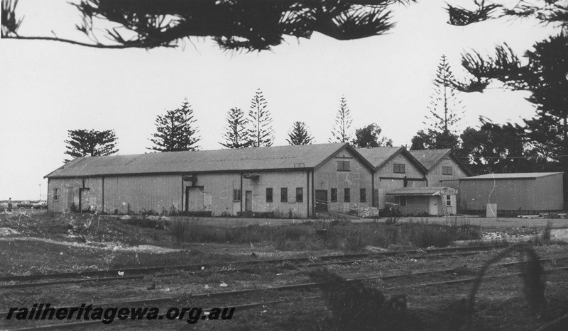 P14496
Goods shed, portable shelter shed with nameboard on the end, Esperance, CE line, side and front view of the sheds
