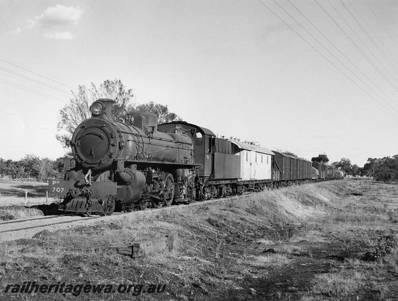 P14541
PM class 707, VS class Scale Adjusters van and a DX class weighbridge testing van in the consist, location Unknown, goods train
