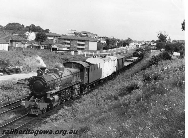 P14544
PM class 710, departing West Leederville, ER line, station in the background
