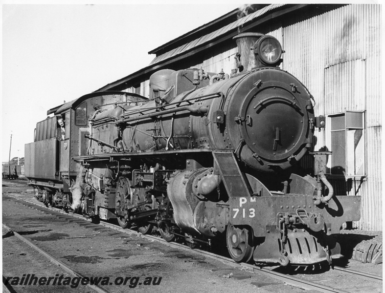 P14547
PM class 713, side and front view.
