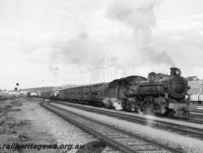 P14551
PM class 717searchlight signal, Avon Yard, Standard gauge line
