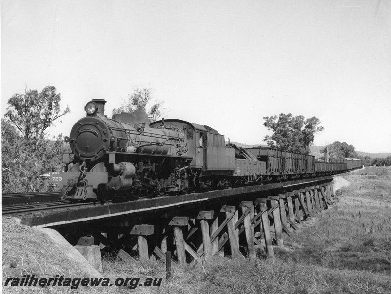 P14557
PMR class 723, trestle bridge over the Canning River, Gosnells, SWR line, goods train
