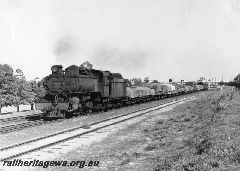 P14580
U class 655, Bassendean, ER line, signal box in the background, goods train.
