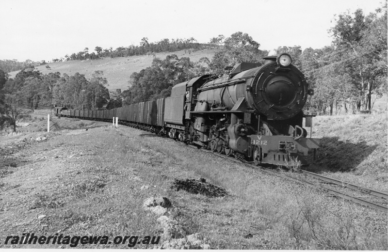P14595
V class 1212, loaded Collie coal train approaching Brunswick Junction, BN line.
