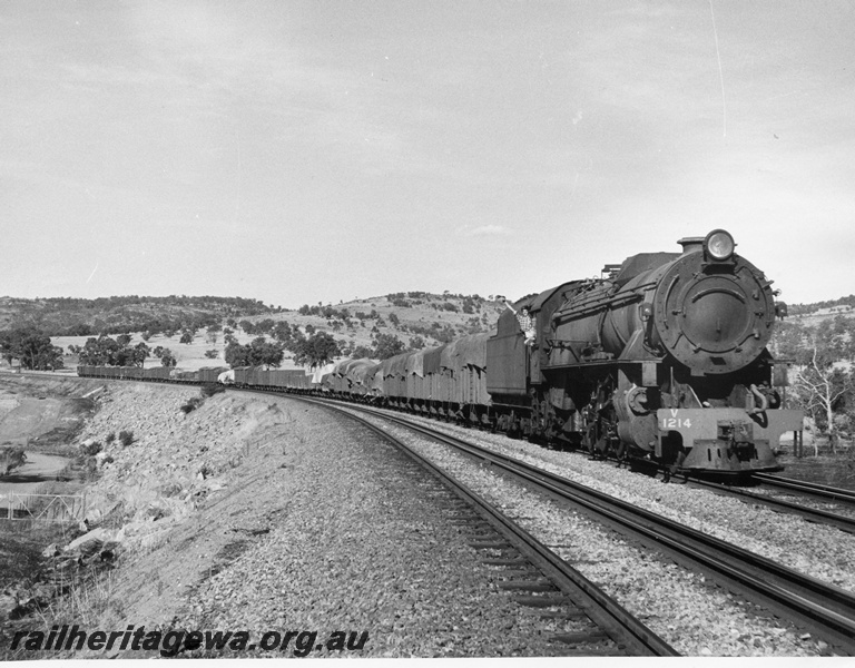 P14596
V class 1214, Avon Valley line, goods train
