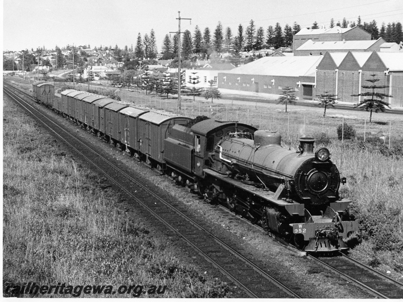 P14620
W class 952, Cottesloe, ER line, goods train.
