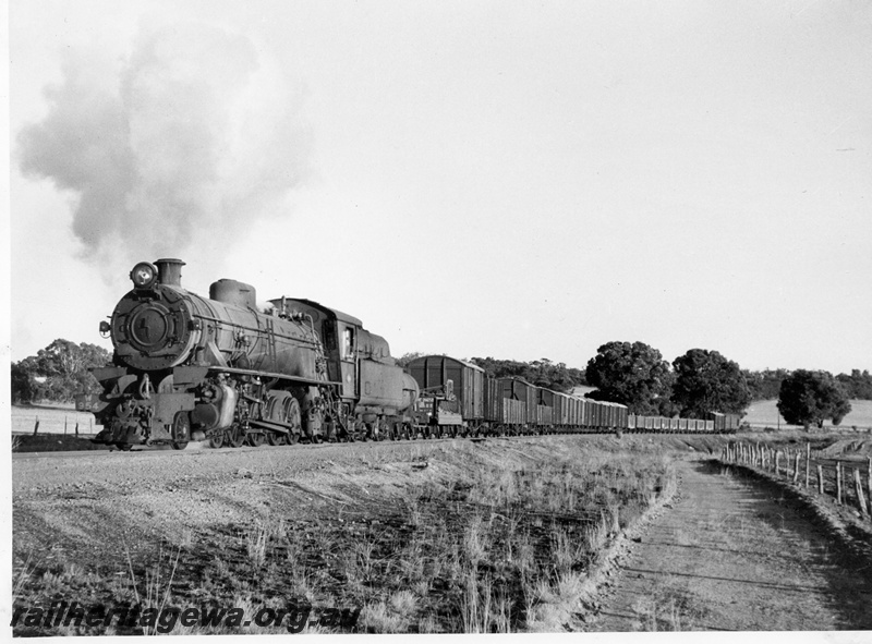 P14622
W class 954, departing Narrogin with a Collie bound goods, BN line.

