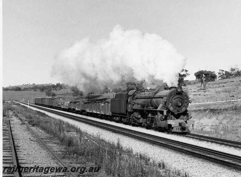 P14638
V class 1203, Toodyay, Avon Valley Line, goods train
