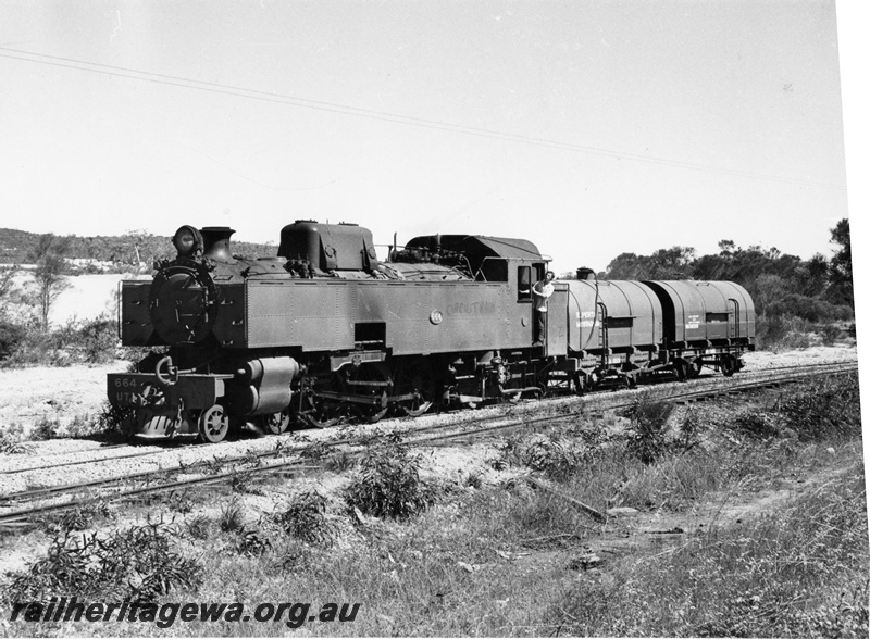 P14644
UT class 664 hauling two JA class tank wagons, ballast operations Cairn Hill, MR line, front and side view
