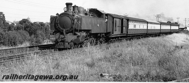 P14650
DD class 592, Z class brakevan behind the loco, suburban passenger service
